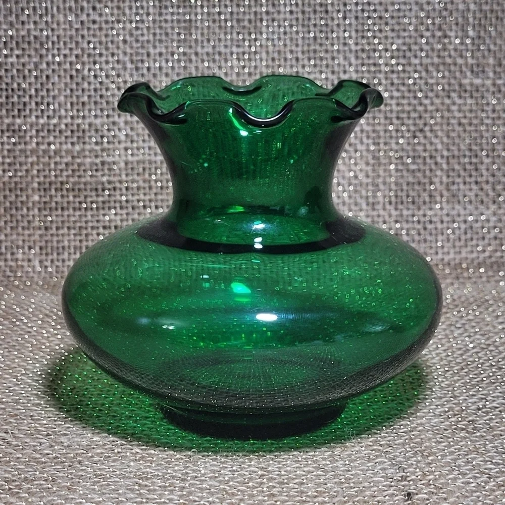 2 Vintage Anchor Hocking Small Ruffled Edge Vase Ruby Red & Emerald Forest Green